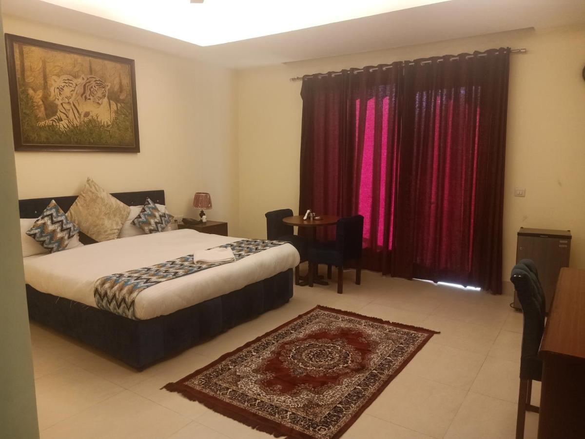 Hotel The Am Bliss Gurgaon Exteriör bild