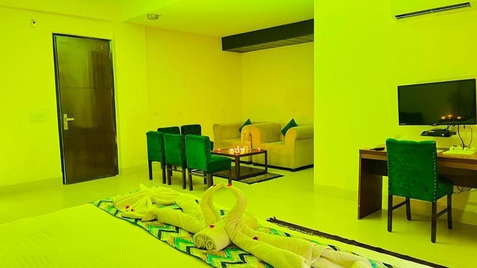Hotel The Am Bliss Gurgaon Exteriör bild